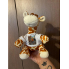 knuffel met bedrukt t-shirt